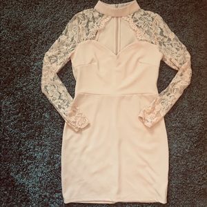 Beautiful peachy pink dress with lace sleeves